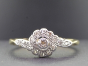 ELEGANT ART DECO DIAMOND 18 CARAT CLUSTER RING