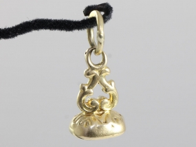  ATTRACTIVE EDWARDIAN HIGH CARAT GOLD FOB CHARM