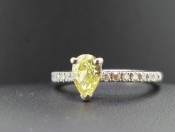 SPECTACULAR YELLOW PEAR SHAPED DIAMOND AND WHITE DIAMOND 18 CARAT GOLD RING