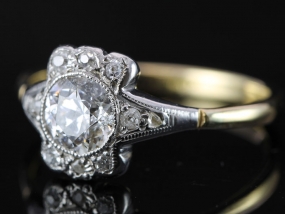 STUNNING ART DECO TRANSITIONAL CUT DIAMOND PLATINUM AND 18 CARAT GOLD RING 