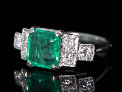 Gorgeous Colombian Emerald and Diamond Platinum Ring