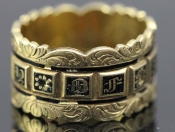 STUNNING 18 CARAT GOLD AND BLACK ENAMEL MOURNING BAND RING