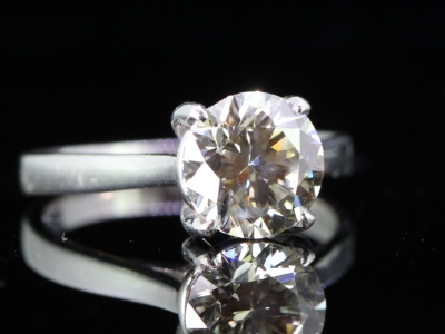 BREATHTAKING 2.21 CARAT DIAMOND SOLITAIRE PLATINUM RING