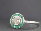 BEAUTIFUL DIAMOND AND EMERALD ART DECO INSPIRED PLATINUM RING