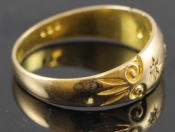 LOVELY EDWARDIAN DIAMOND 18 CARAT GOLD RING