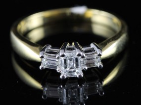 FABULOUS EMERALD CUT DIAMOND 18 CARAT GOLD TRILOGY RING