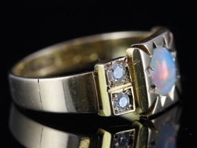 SUPERB EDWARDIAN OPAL AND DIAMOND 15 CARAT GOLD RING