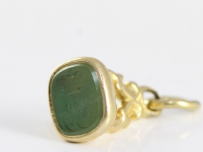  ATTRACTIVE EDWARDIAN HIGH CARAT GOLD FOB CHARM