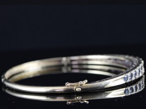 LOVELY AQUAMARINE AND DIAMOND BANGLE HANDCRAFTED IN 9 CARAT GOLD