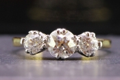 BEAUTIFUL DIAMOND 18 CARAT TRILOGY RING