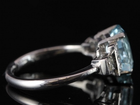 ENTRANCING 3 CARAT AQUAMARINE AND DIAMOND PLATINUM RING