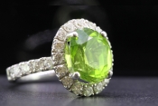 BEAUTIFUL PERIDOT AND DIAMOND 14 CARAT GOLD RING