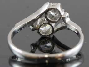 STUNNING EDWARDIAN TWO STONE DIAMOND TWIST 18 CARAT GOLD RING