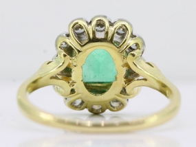 BEAUTIFUL COLOMBIAN EMERALD AND DIAMOND CLUSTER 18 CARAT GOLD RING