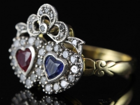 GORGEOUS VICTORIAN INSPIRED RUBY, SAPPHIRE AND DIAMOND 18 CARAT GOLD RING 