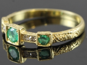 GORGEOUS EDWARDIAN COLOMBIAN AND DIAMOND 18 CARAT GOLD RING