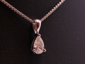 BEAUTIFUL PEAR SHAPED DIAMOND 18 CARAT WHITE GOLD PENDANT AND CHAIN