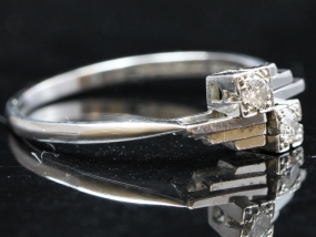 BEAUTIFUL PLATINUM AND DIAMOND ART DECO RING