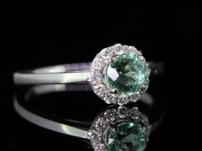 PRETTY COLOMBIAN EMERALD AND DIAMOND 14 CARAT GOLD CLUSTER RING