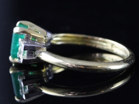 CLASSIC EMERALD CUT COLUMBIAN EMERALD AND DIAMOND TRILOGY 18 CARAT GOLD RING