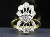  OPULENT VERY UNIQUE DIAMOND 18 CARAT GOLD RING 