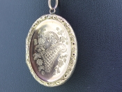 FABULOUS EDWARDIAN 9 CARAT GOLD BIRD FLORAL MOTIF OVAL LOCKET