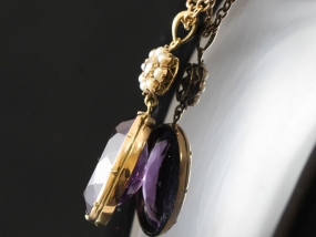 STUNNING AMETHYST, SEED PEARL AND DIAMOND 9 CARAT GOLD PENDANT AND CHAIN