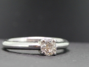 BEAUTIFUL DIAMOND PLATINUM SOLITAIRE RING