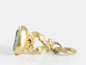  ATTRACTIVE EDWARDIAN HIGH CARAT GOLD FOB CHARM