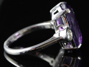 AMAZING 7 CARAT AMETHYST AND DIAMOND TRILOGY 18 CARAT GOLD RING