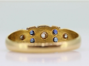 WONDERFUL DIAMOND AND SAPPHIRE 18 CARAT GOLD GYPSY RING