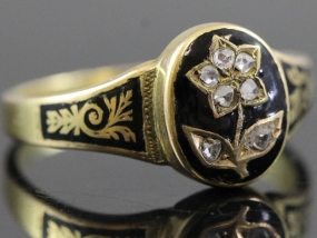 BEAUTIFUL BLACK ENAMEL AND DIAMOND 18 CARAT GOLD MOURNING RING 