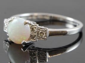  PRETTY OPAL AND DIAMOND 18 CARAT GOLD RING