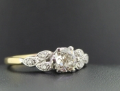 TRULY BEAUTIFUL DIAMOND 18 CARAT GOLD AND PLATINUM SOLITAIRE ENGAGEMENT RING