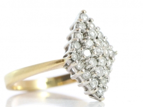  BEAUTIFUL DIAMOND NAVETTE 18 CARAT GOLD SHAPE RING