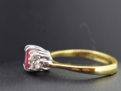 ELEGANT RUBY AND DIAMOND 18 CARAT GOLD RING