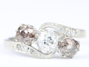 FABULOUS 1920s PLATINUM THREE STONE DIAMOND RING