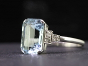  BEAUTIFUL AQUAMARINE AND DIAMOND PLATINUM RING