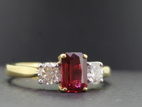 STUNNING RUBY AND DIAMOND 18 CARAT GOLD TRILOGY RING  