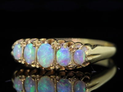 BEAUTIFUL VICTORIAN STYLE FIVE STONE OPAL 18 CARAT GOLD RING