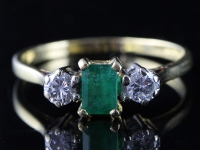 GORGEOUS COLUMBIAN EMERALD AND DIAMOND 18 CARAT GOLD TRILOGY RING