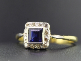 GORGEOUS 1920S SAPPHIRE AND DIAMOND 18 CARAT GOLD AND PLATINUM RING