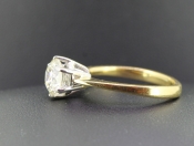 BEAUTIFUL DIAMOND 18 CARAT GOLD SOLITAIRE RING