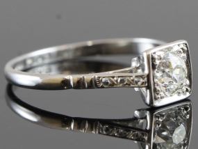 FABULOUS ORIGINAL ART DECO PLATINUM DIAMOND SOLITAIRE RING 