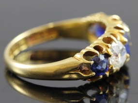 FABULOUS SAPPHIRE AND DIAMOND 18 CARAT GOLD GYPSY RING