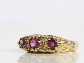 BEAUTIFUL RUBY AND DIAMOND 9 CARAT GOLD GYPSY RING