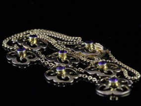 BEAUTIFUL ARTS AND CRAFTS AMETHYST 15 CARAT GOLD NECKLACE CIRCA 1800