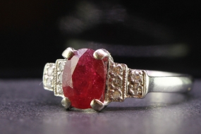 GORGEOUS RUBY AND DIAMOND 18 CARAT WHITE GOLD RING