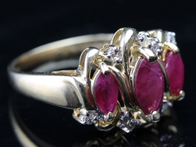 BEAUTIFUL RUBY AND DIAMOND 10 CARAT GOLD COCKTAIL/DRESS RING