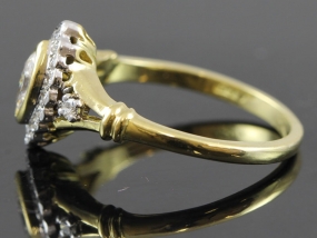 ELEGANT MARQUISE CUT DIAMOND CLUSTER 18 CARAT RING